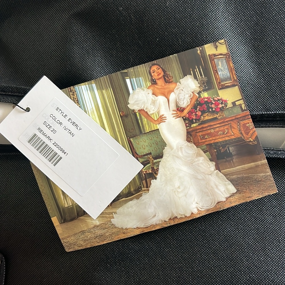 Kitty Chen Everly Wedding Gown - Picture 15 of 16